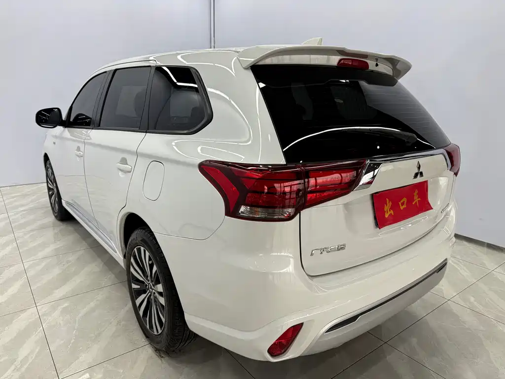 Outlander Facelift 2.0 L 2 WD Smooth Enjoyment 5-seat