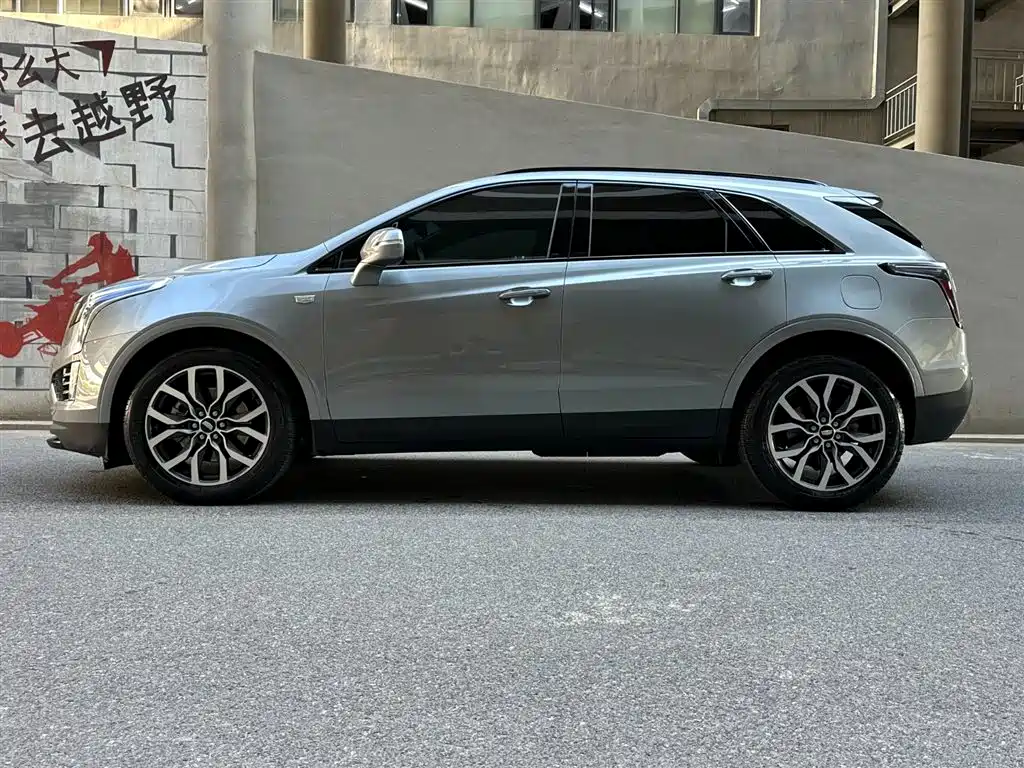 Cadillac XT5 2.0 T 4 WD Luxury (Hummingbird)