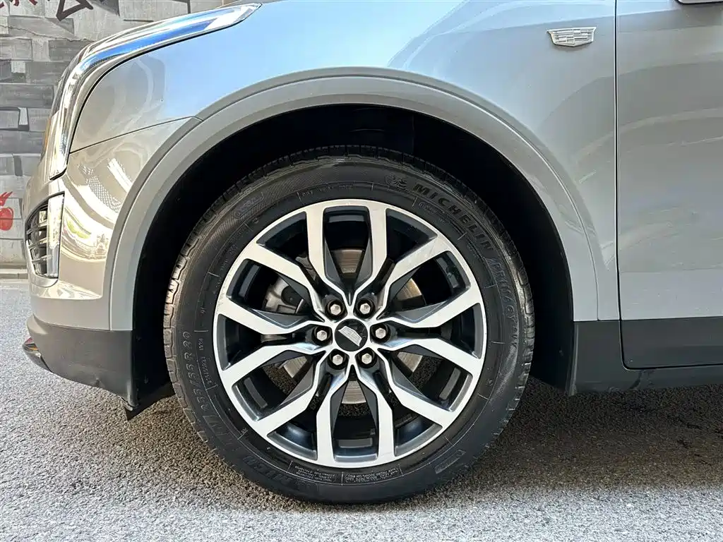 Cadillac XT5 2.0 T 4 WD Luxury (Hummingbird)