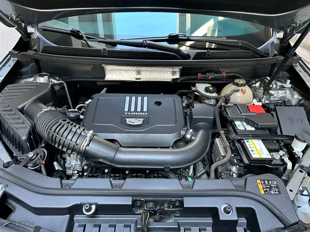 Cadillac XT5 2.0 T 4 WD Luxury (Hummingbird)