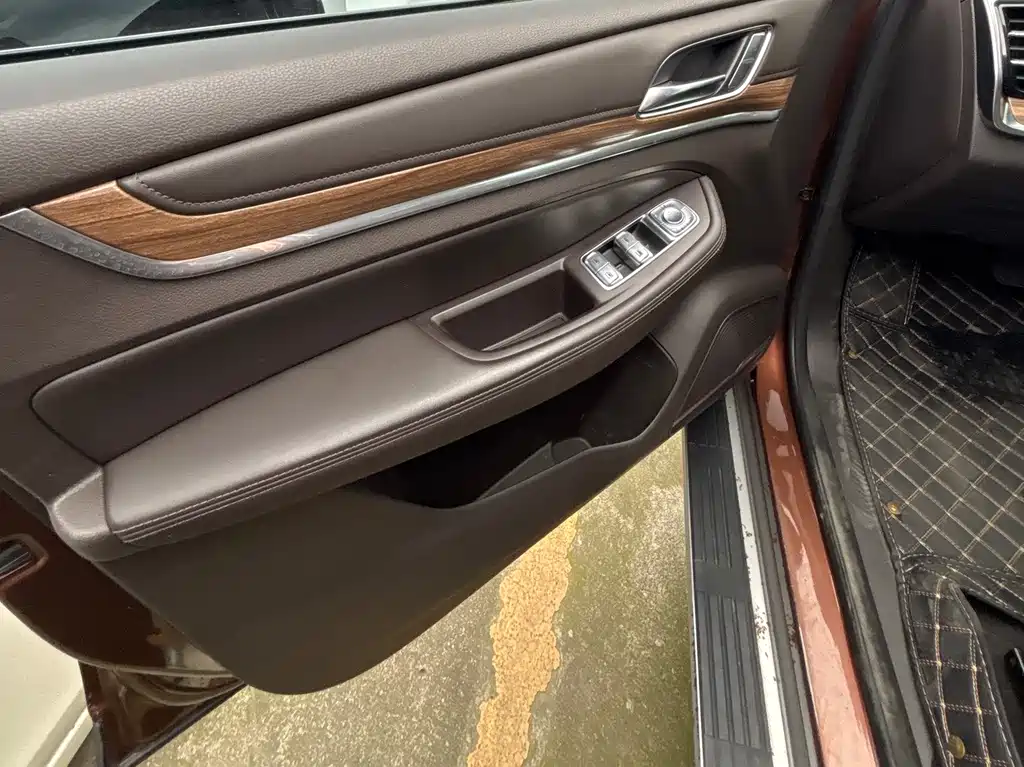Roewe RX8 30 T Connected 4 WD Supreme