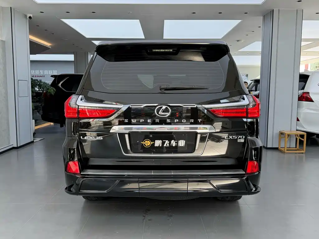 Lexus LX 570 Middle East