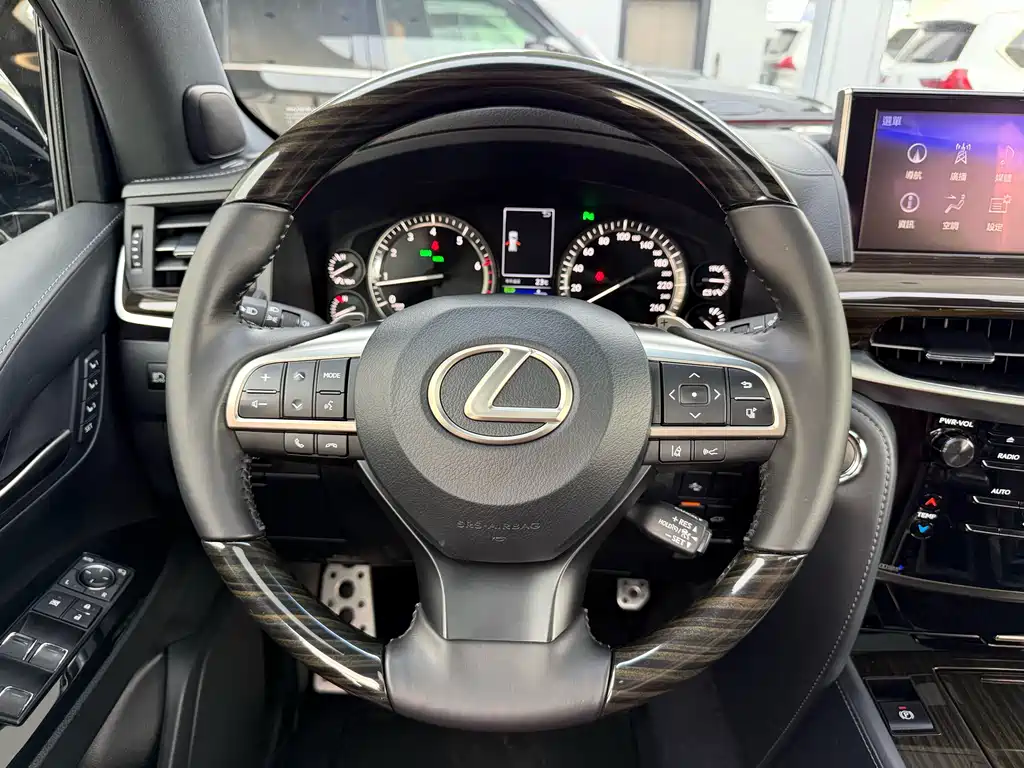 Lexus LX 570 Middle East