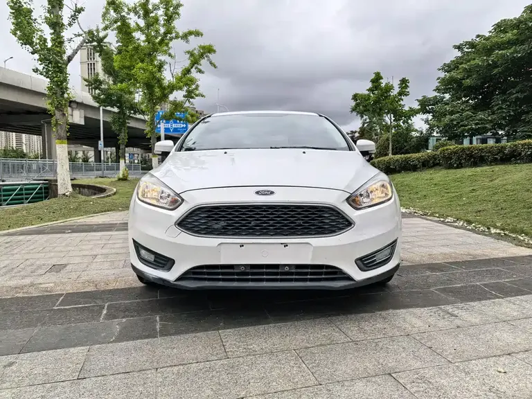 Ford Focus Hatchback 1.6 L Auto Comfort