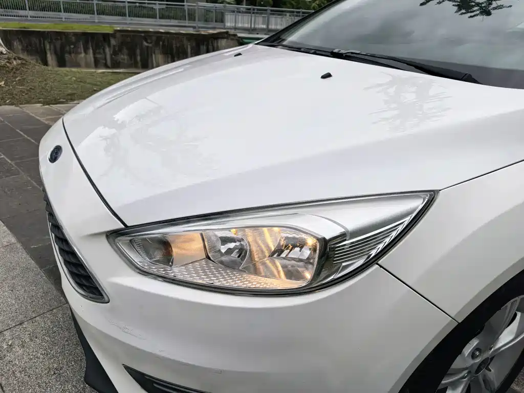 Focus Hatchback 1.6 L Auto Comfort