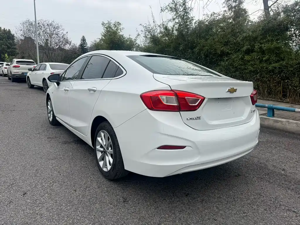 Cruze 1.5 L Auto Pioneer Sunroof