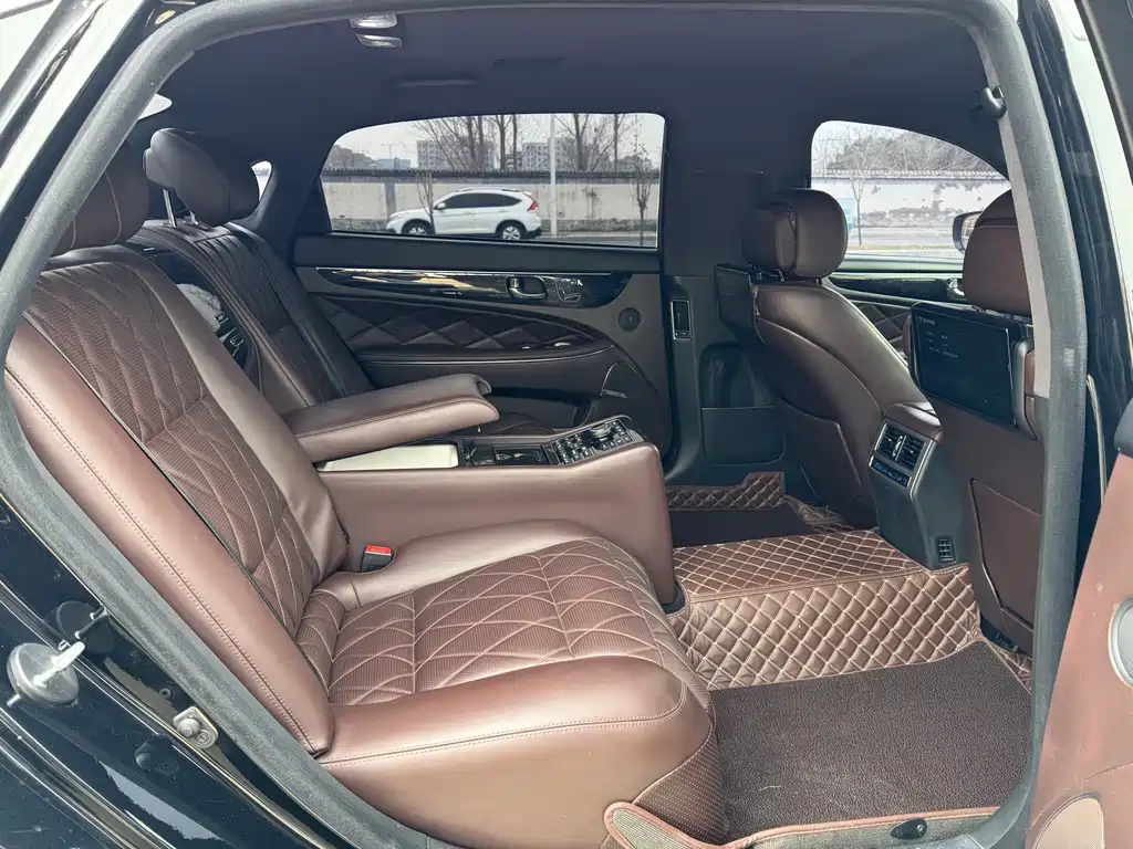Equus 5.0 GDi Extended Flagship