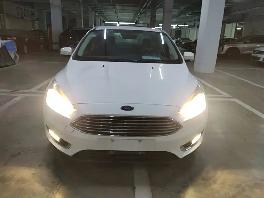 Focus Sedan 1.6 L Auto Style Smart Travel