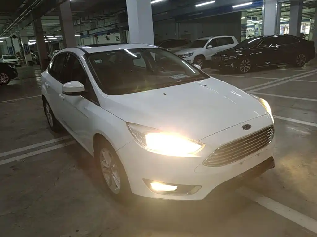 Focus Sedan 1.6 L Auto Style Smart Travel