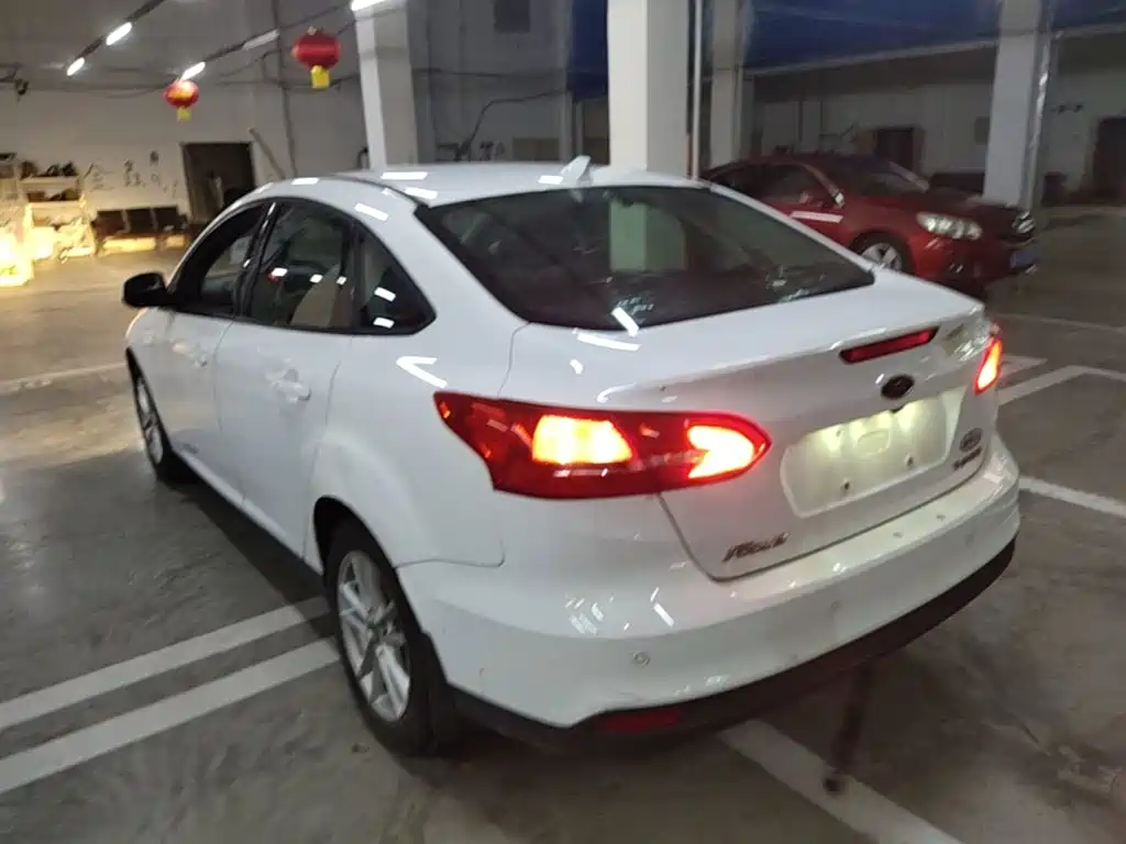 Focus Sedan 1.6 L Auto Style Smart Travel
