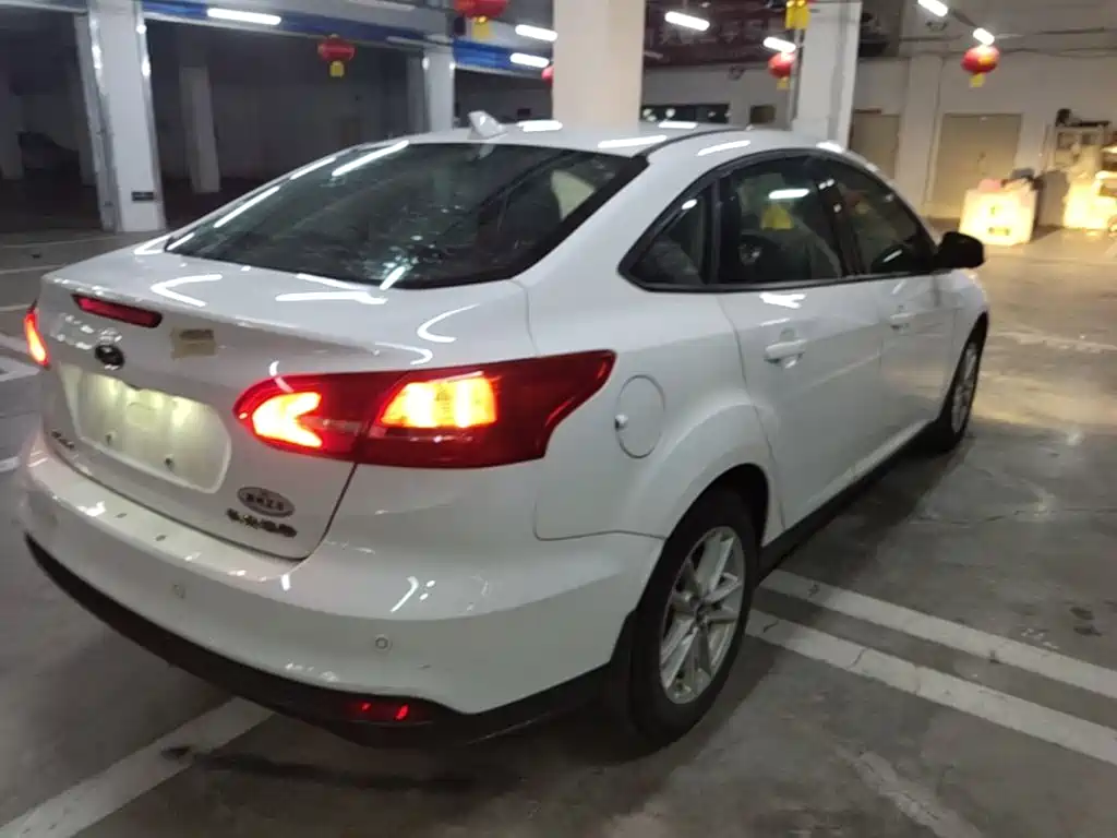 Focus Sedan 1.6 L Auto Style Smart Travel