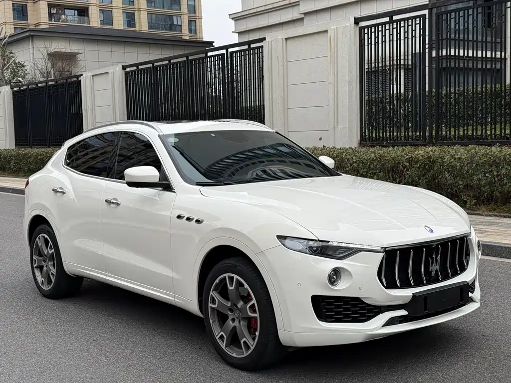Levante 3.0 T Standard