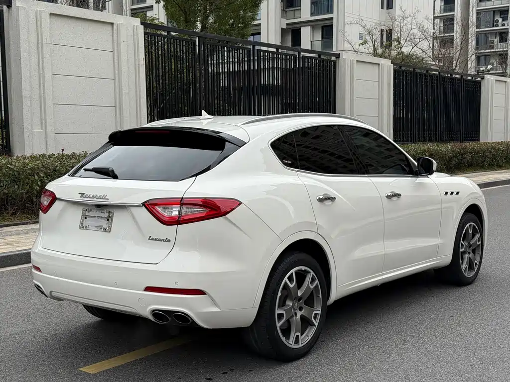 Levante 3.0 T Standard