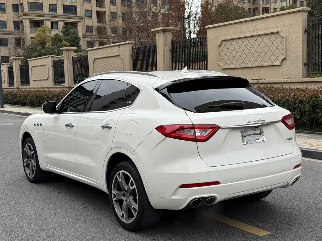 Levante 3.0 T Standard
