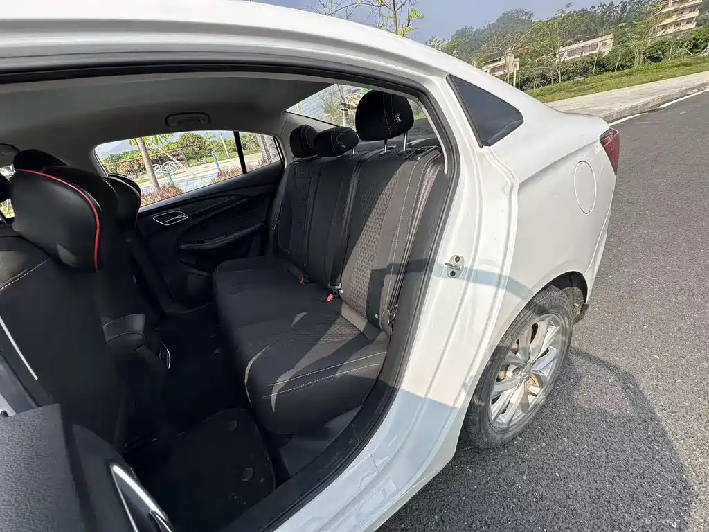 Roewe i5 1.5 L Manual Leading Luxury