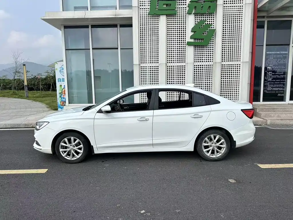 Roewe i5 1.5 L Manual Leading Luxury