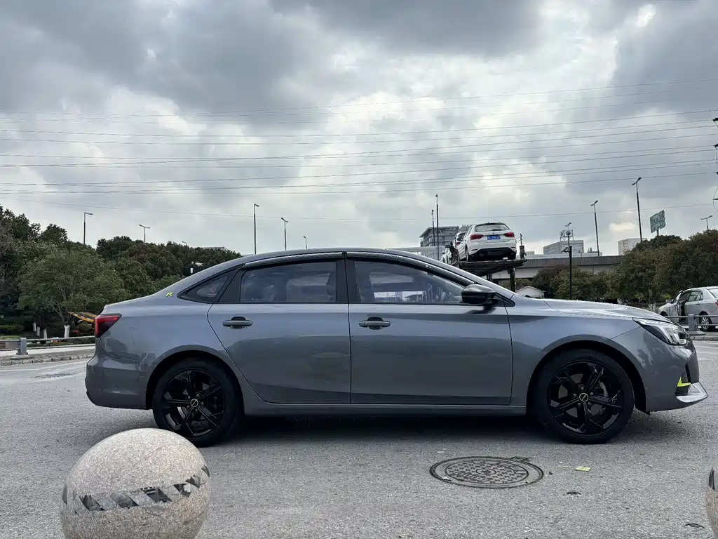 Roewe i6 MAX 荣威i6 MAX 2020款 300 TGI 自动爽酷智驾版