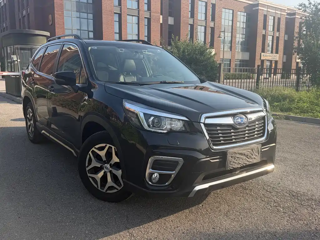 Forester 2.0 i Luxury EyeSight