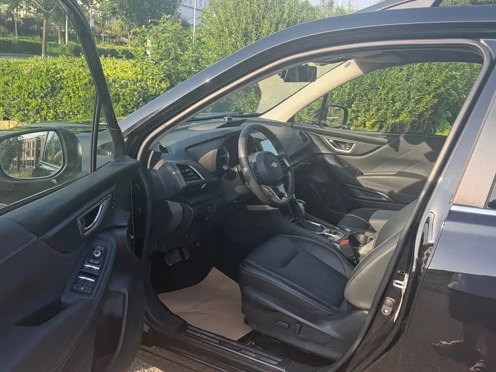 Forester 2.0 i Luxury EyeSight
