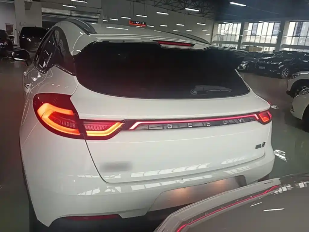 Emgrand S 1.4 T CVT Crossover Player