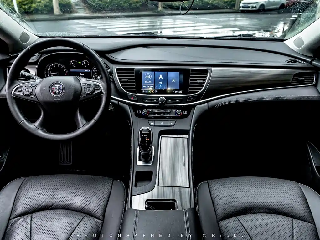 LaCrosse 652 T Luxury
