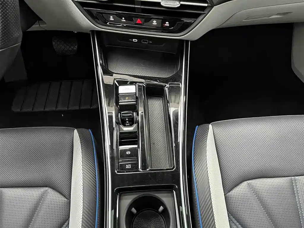 Lamando Lamando L 280 TSI DSG Super Hot Flagship