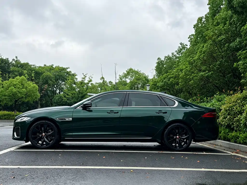 Jaguar XFL XFL 2.0 T P250 2 WD Premium Luxury Gilt