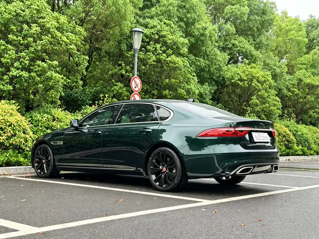 Jaguar XFL XFL 2.0 T P250 2 WD Premium Luxury Gilt