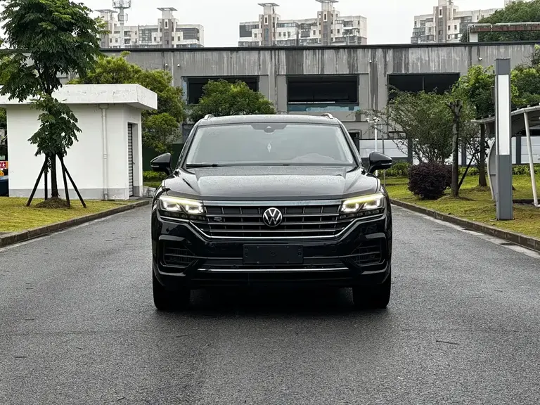 Volkswagen Touareg 3.0 TSI Sharp Enjoyment Classic Sport Package
