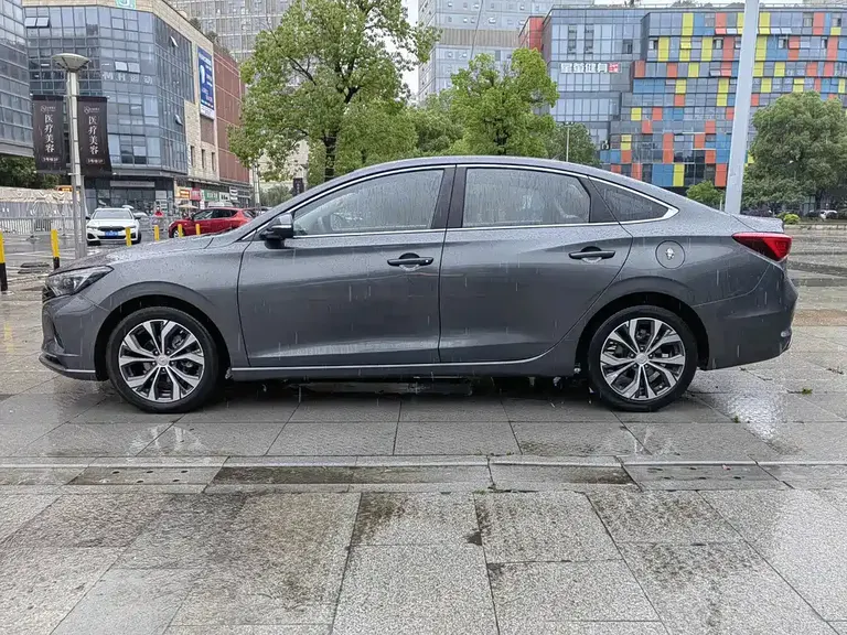 Changan Eado PLUS Blue Whale NE 1.4 T GDI DCT Distinguished