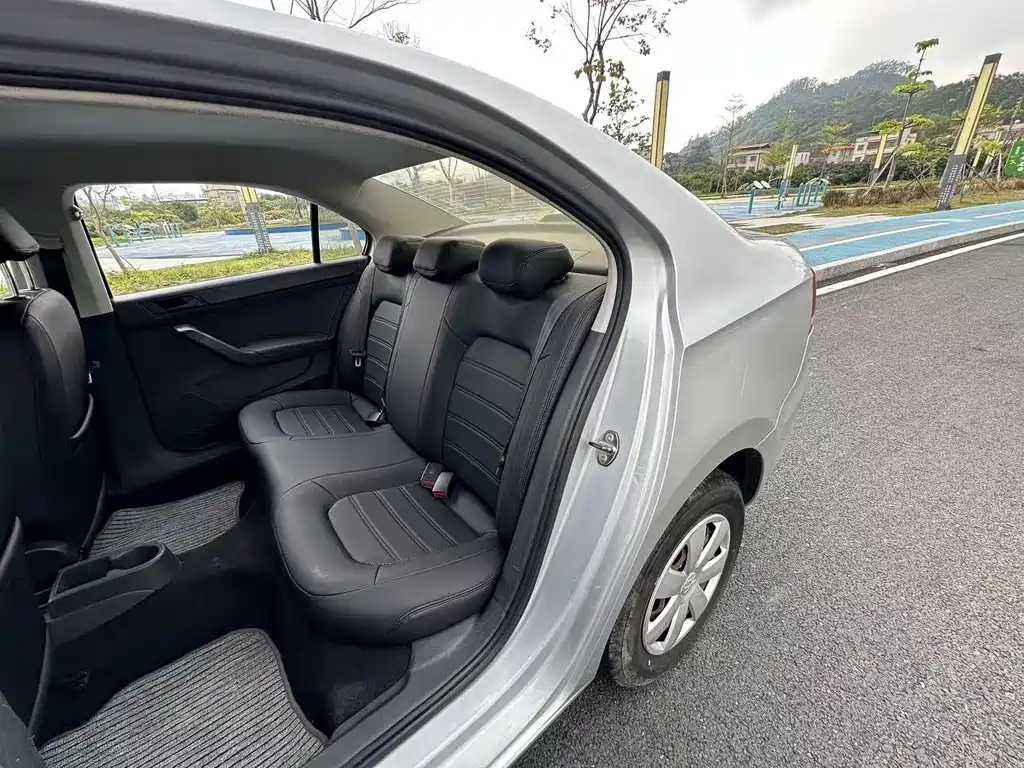 Santana 1.6 L Auto Style