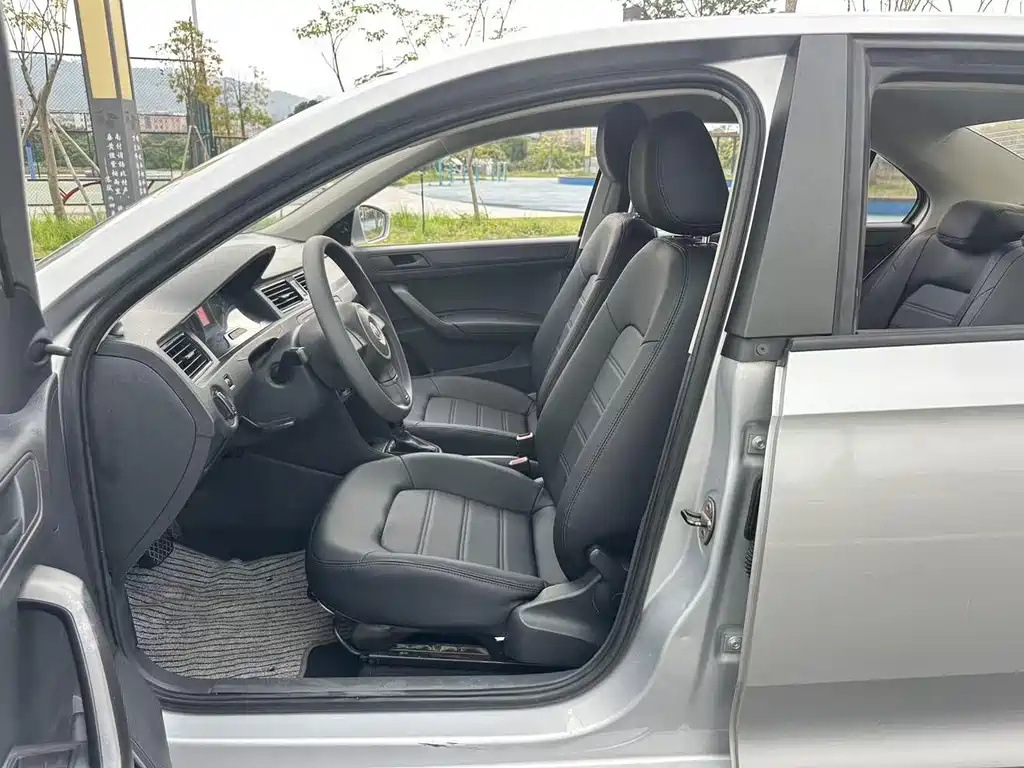 Santana 1.6 L Auto Style