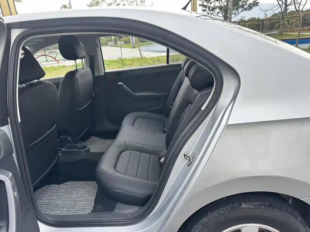 Santana 1.6 L Auto Style