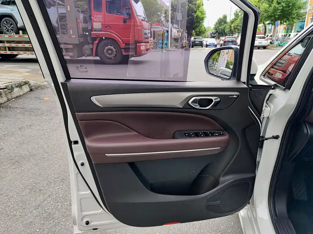GAC Trumpchi M6 PRO 270 T DCT Luxury