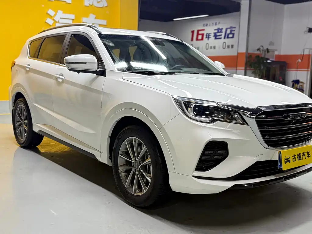 Jetour X70 1.5 T DCT Joy Travel 7-seat