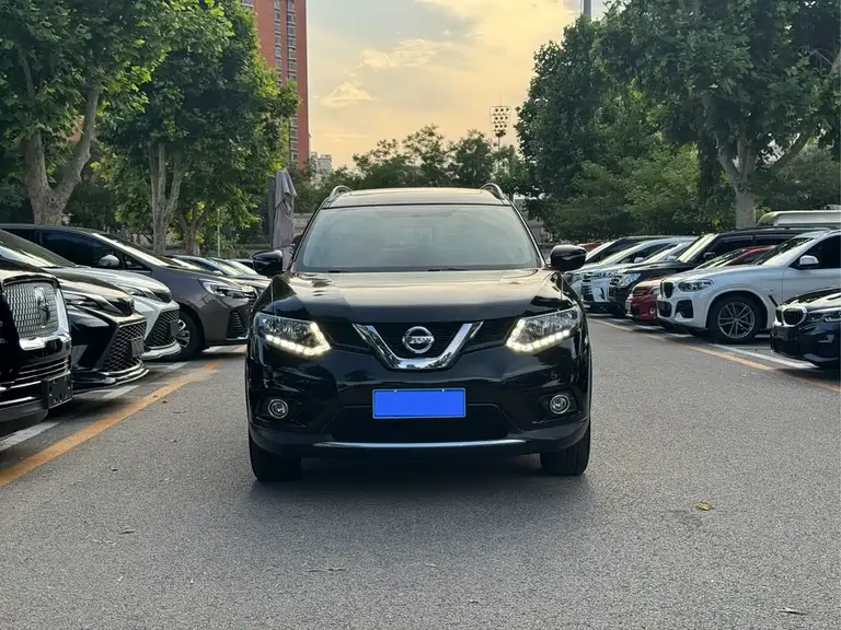 Nissan X-Trail 2.5 L CVT Leading MAX 4 WD