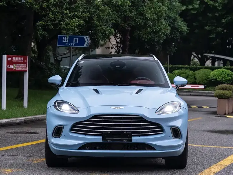 Aston Martin DBX 4.0 T V8