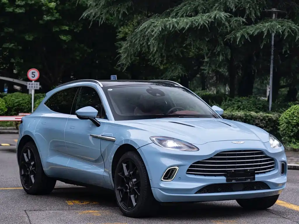 Aston Martin DBX 4.0 T V8