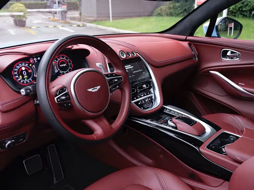 Aston Martin DBX 4.0 T V8