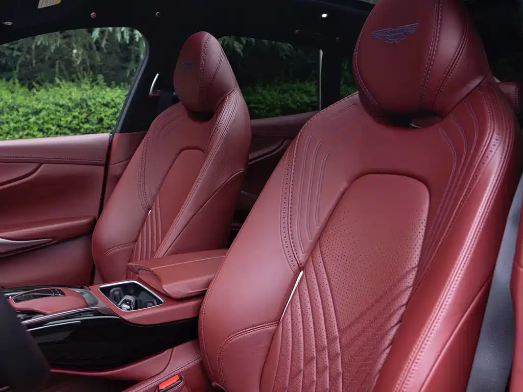 Aston Martin DBX 4.0 T V8