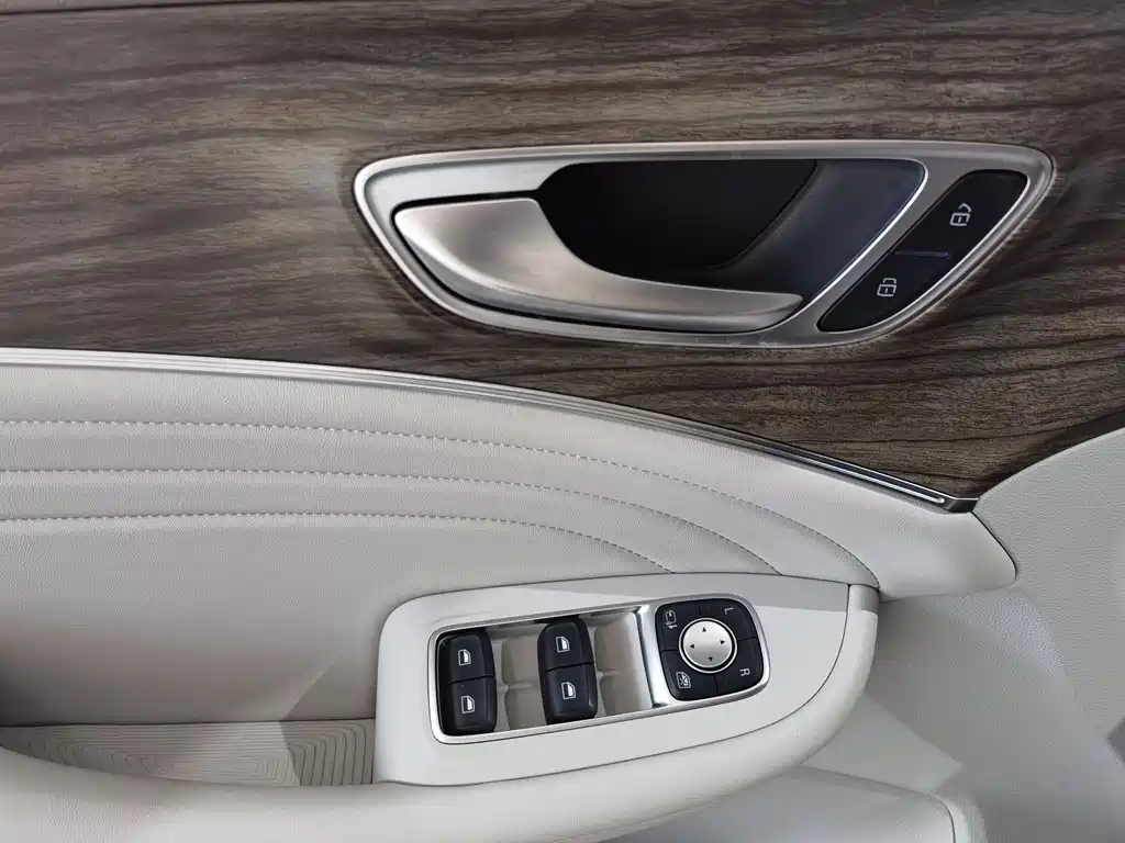 Roewe iMAX8 400 TGI Premium