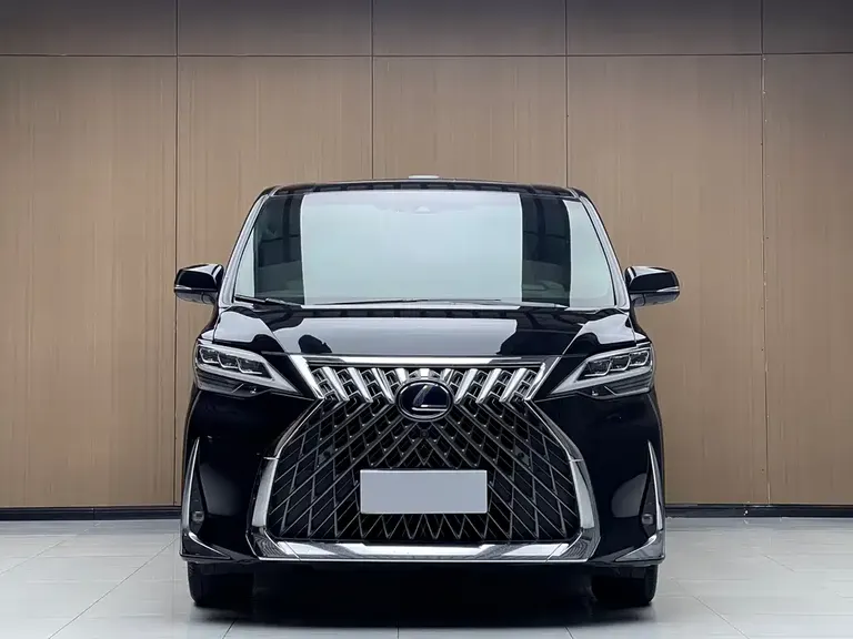 Lexus LM 300 h 4-seat Royal World