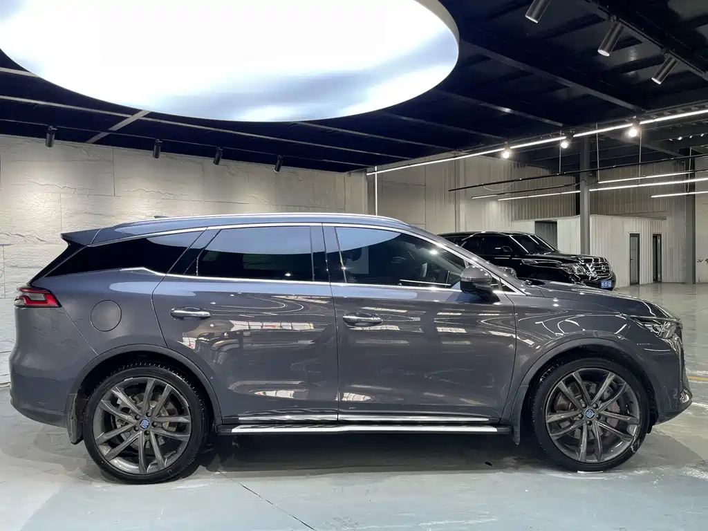 Tang NEV DM 2.0 T Full-time 4 WD Connected Genesis 7-seat CN-V