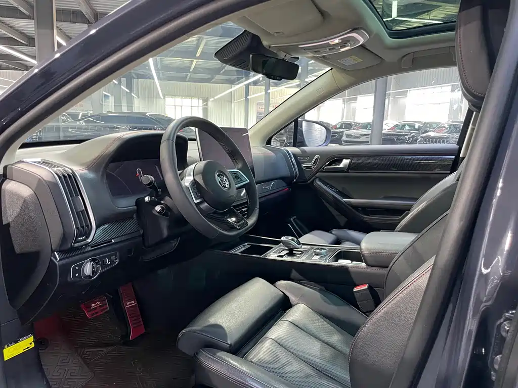 Tang NEV DM 2.0 T Full-time 4 WD Connected Genesis 7-seat CN-V