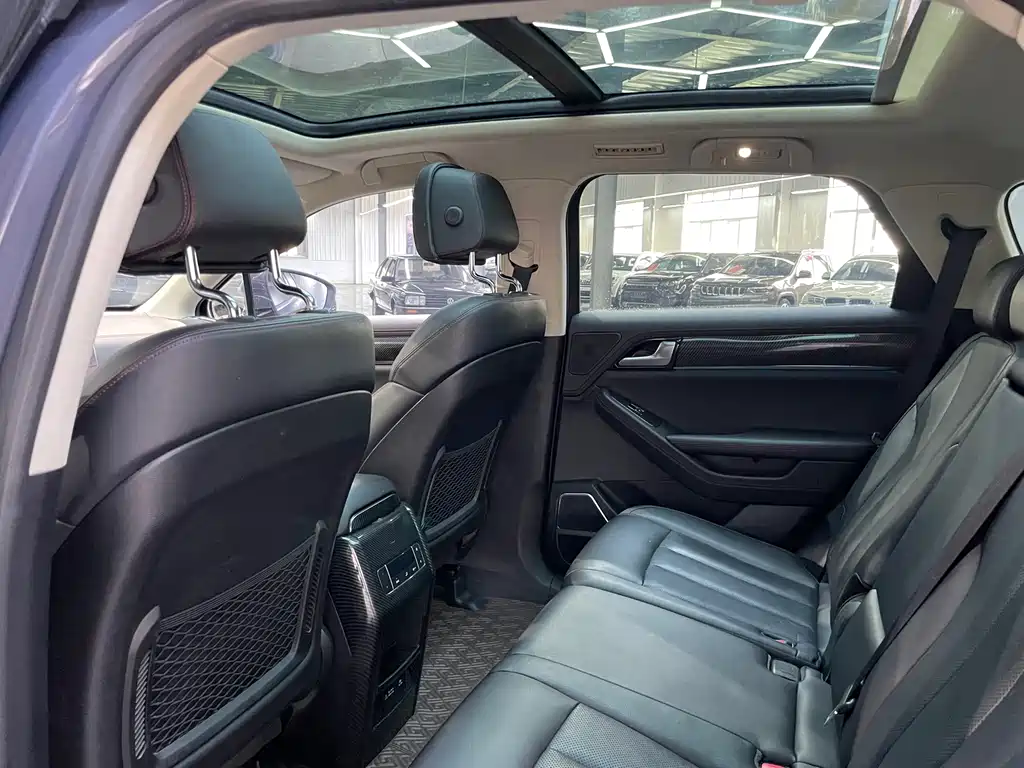 Tang NEV DM 2.0 T Full-time 4 WD Connected Genesis 7-seat CN-V