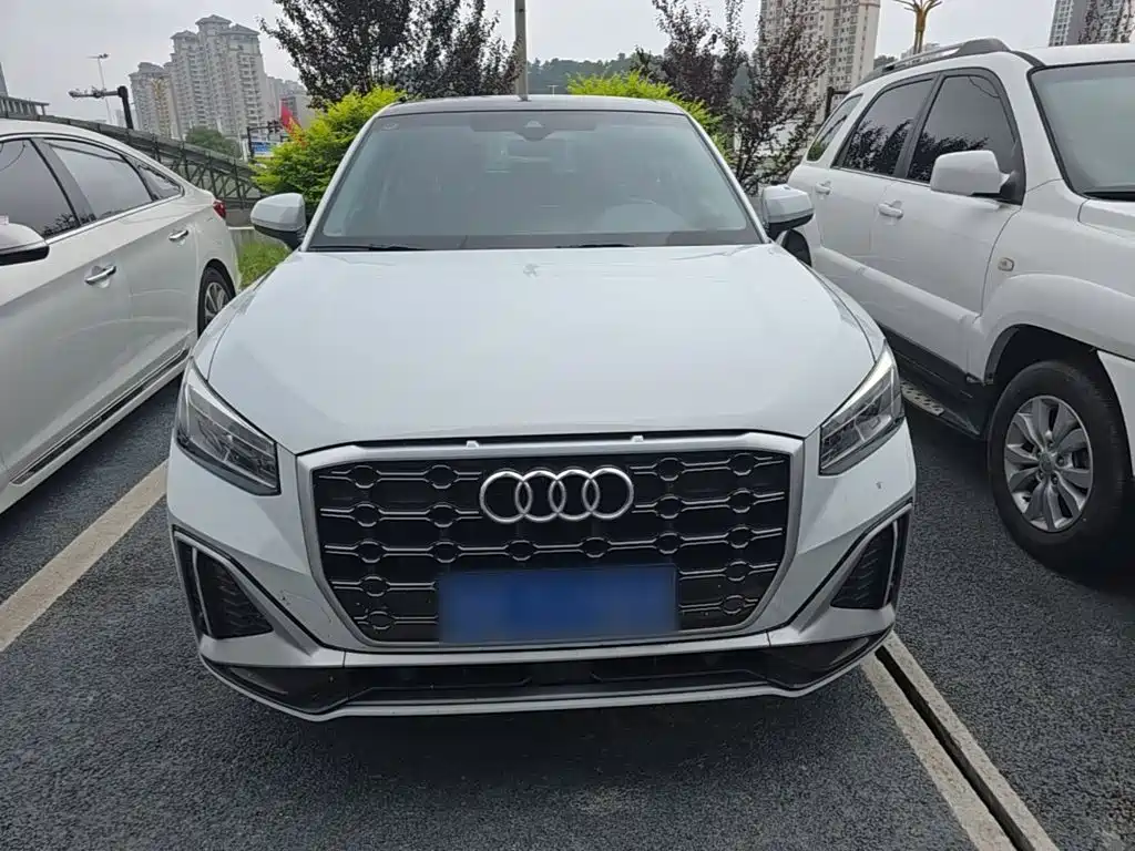 Audi Q2 L 35 TFSI Progressive Dynamic