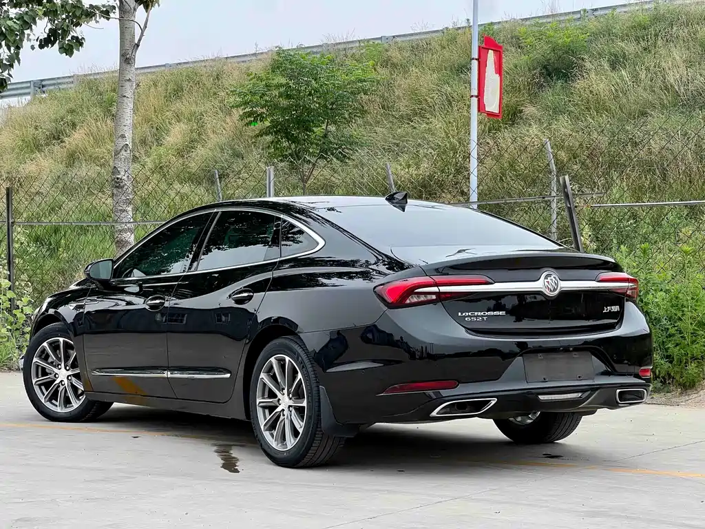 LaCrosse 652 T Distinguished