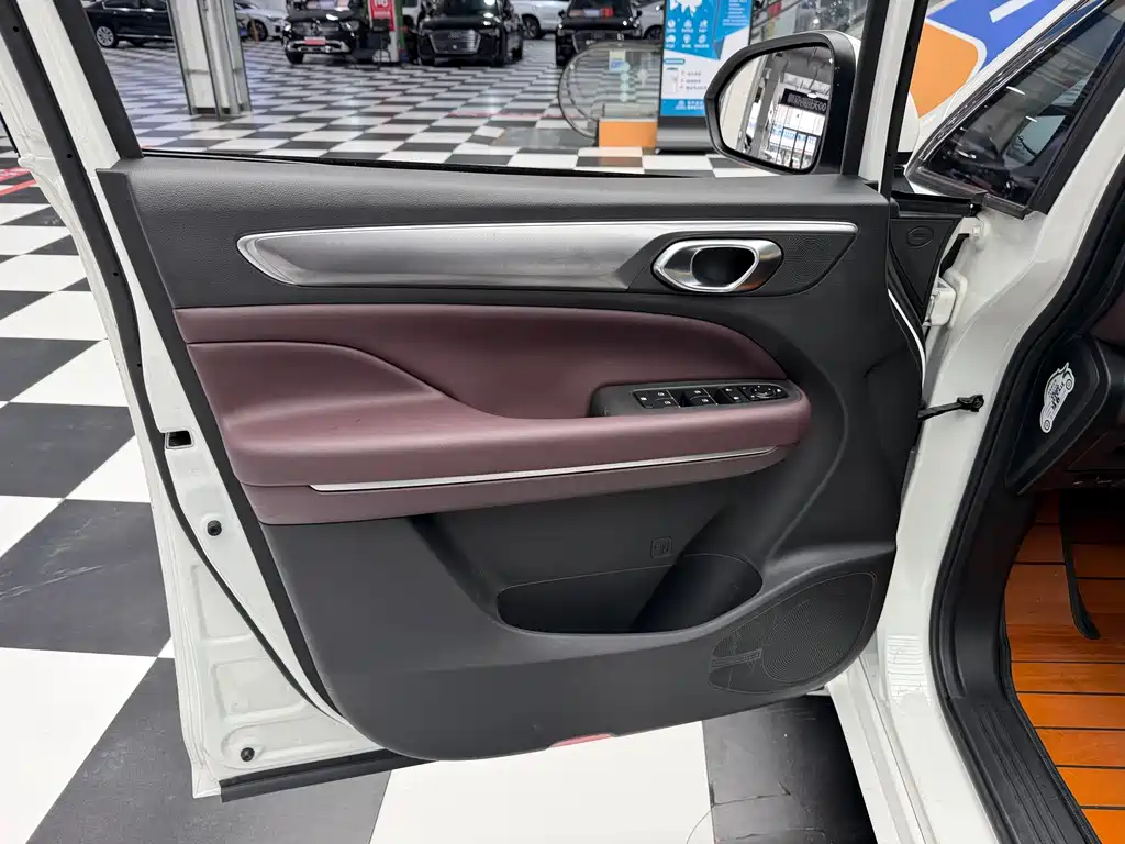 GAC Trumpchi M6 PRO 270 T Auto Premium