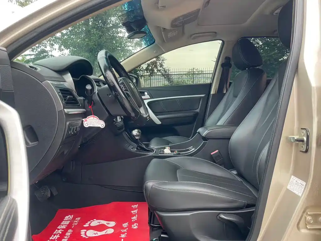 Emgrand Sedan Million 1.5 L CVT Upward