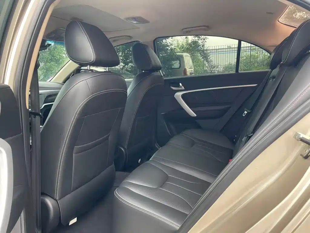 Emgrand Sedan Million 1.5 L CVT Upward